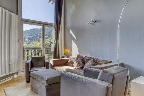 Picture of 3 bedroom apartment for sale.