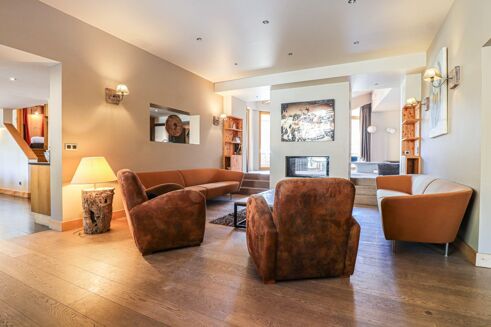 Picture of 8 bedroom chalet for sale.