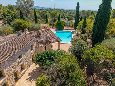 Picture of 6 bedroom house for sale.