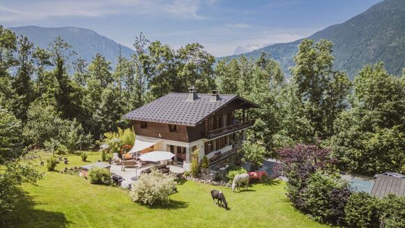 Picture of 4 bedroom chalet for sale.