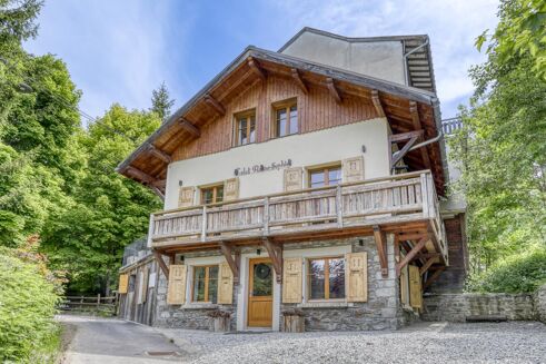 Picture of 4 bedroom chalet for sale.