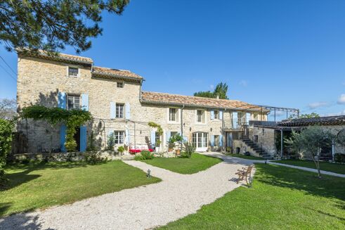 Picture of 9 bedroom house for sale.