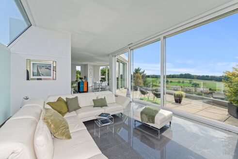Picture of 6 bedroom house for sale.