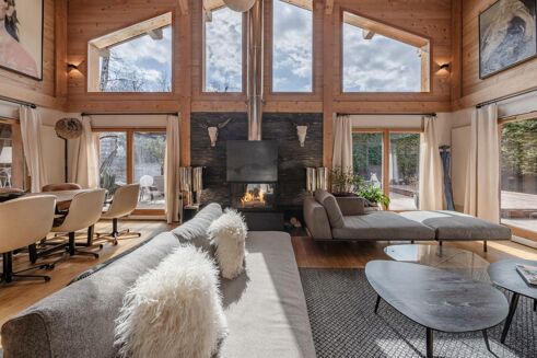 Picture of 5 bedroom chalet for sale.