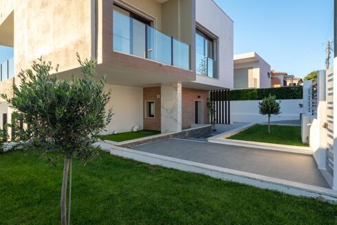 Picture of 3 bedroom house for sale.