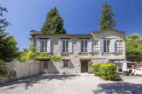 Picture of 6 bedroom house for sale.