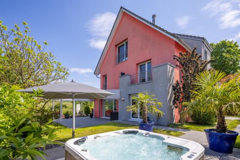 Picture of 5 bedroom house for sale.