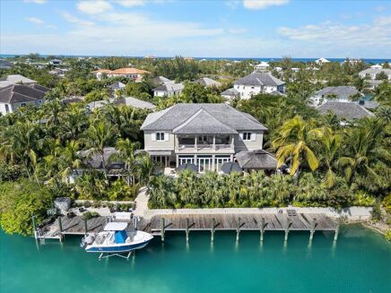 Picture of 6 bedroom villa for sale.