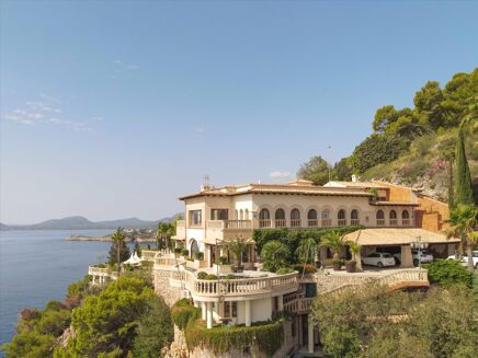 Picture of 7 bedroom villa for sale.