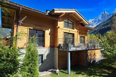 Picture of 5 bedroom chalet for sale.