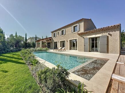 Picture of 4 bedroom house for sale.