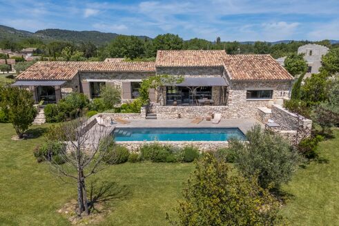 Picture of 3 bedroom farmhouse for sale.