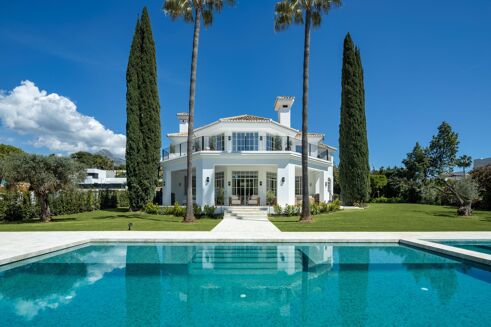 Picture of 5 bedroom villa for sale.