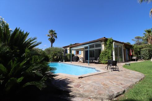 Picture of 4 bedroom villa for sale.