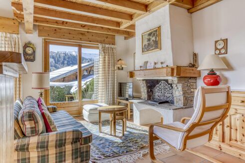 Picture of 4 bedroom apartment for sale.