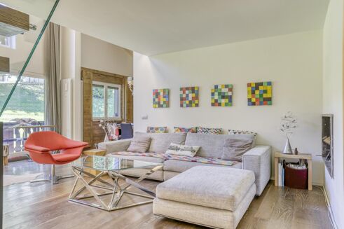 Picture of 4 bedroom apartment for sale.