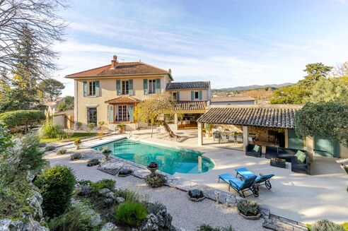 Picture of 5 bedroom house for sale.