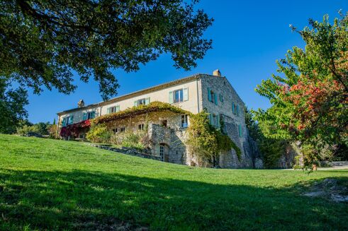 Picture of 8 bedroom house for sale.