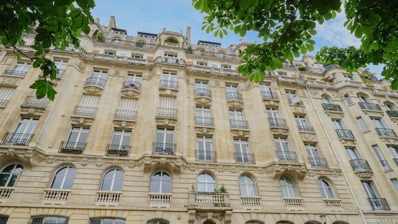 Picture of 4 bedroom apartment for sale.