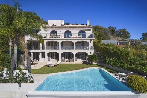 Picture of 6 bedroom villa for sale.