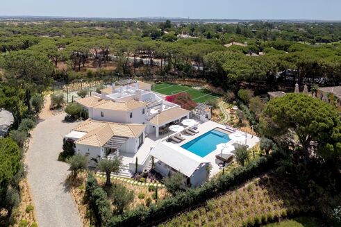 Picture of 7 bedroom villa for sale.