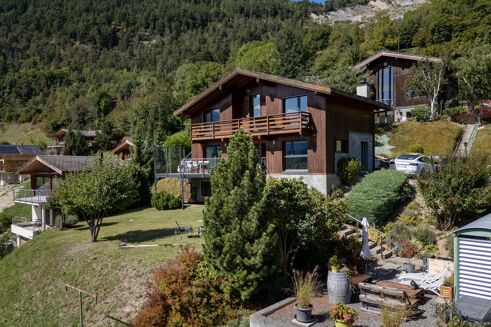 Picture of 4 bedroom house for sale.