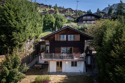 Picture of 5 bedroom chalet for sale.
