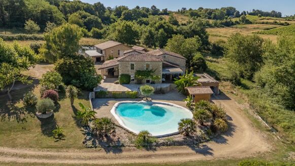 Picture of 9 bedroom house for sale.