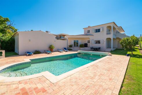 Picture of 5 bedroom villa for sale.