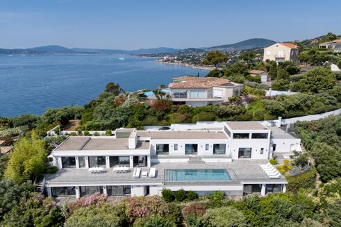 Picture of 6 bedroom villa for sale.