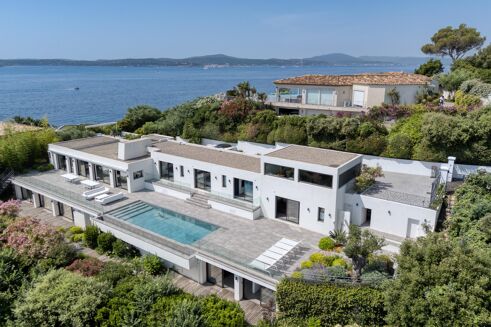 Picture of 6 bedroom villa for sale.