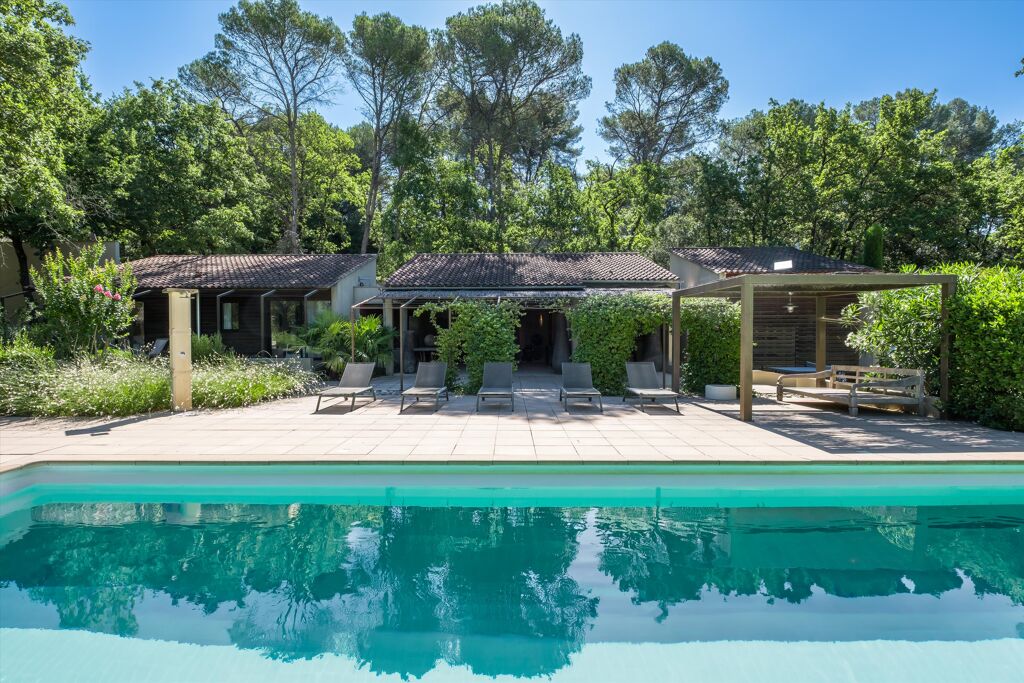 Image of Pernes-les-Fontaines, Vaucluse, Provence-Alpes-Côte d'Azur