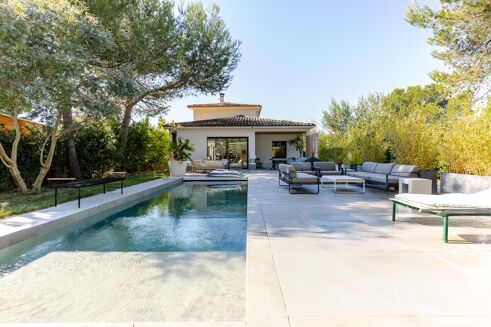 Picture of 4 bedroom villa for sale.