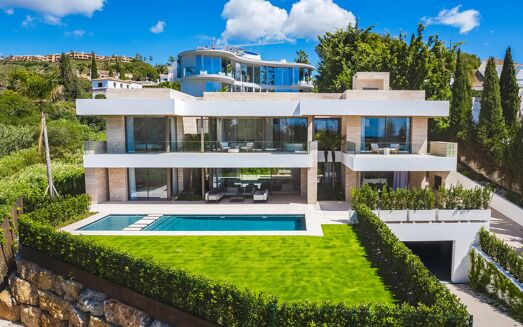 Picture of 5 bedroom villa for sale.