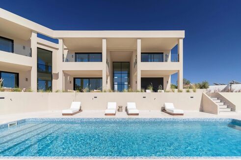 Picture of 4 bedroom villa for sale.