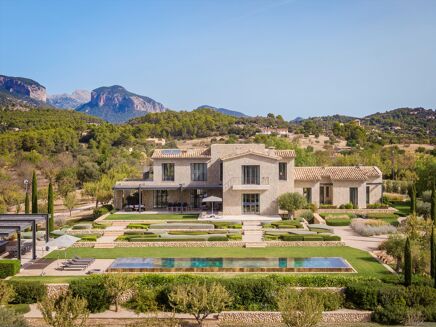 Picture of 5 bedroom villa for sale.