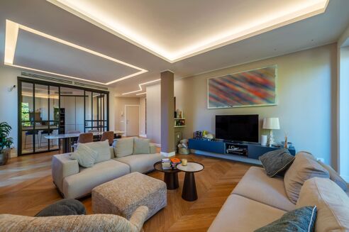 Picture of 4 bedroom apartment for sale.