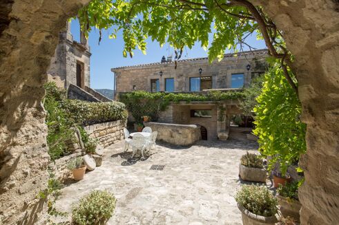 Picture of 3 bedroom house for sale.