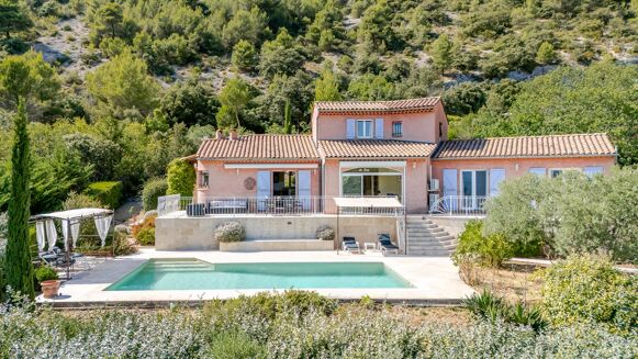 Picture of 4 bedroom villa for sale.