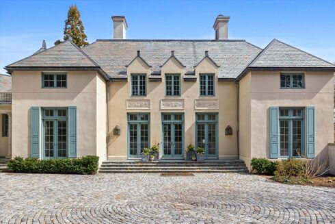 Picture of 6 bedroom house for sale.