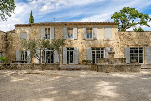 Picture of 6 bedroom house for sale.