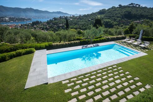 Picture of 7 bedroom villa for sale.