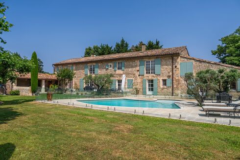 Picture of 5 bedroom house for sale.