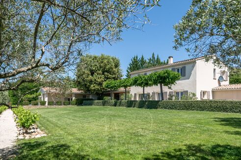 Picture of 7 bedroom house for sale.