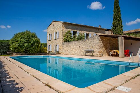 Picture of 6 bedroom house for sale.