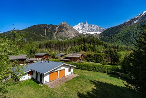 Picture of 6 bedroom chalet for sale.