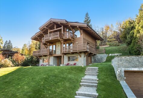 Picture of 4 bedroom chalet for sale.