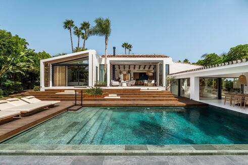 Picture of 5 bedroom villa for sale.
