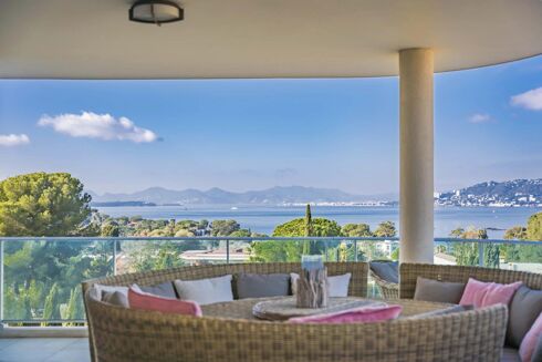 Picture of 3 bedroom apartment for sale.