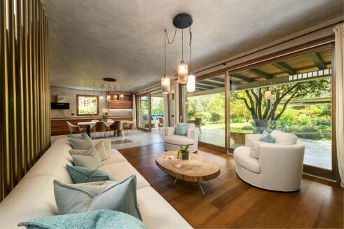 Picture of 5-6 bedroom villa for sale.